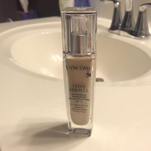 Lancome Teint Miracle Foundation, 140 Ivoire 4